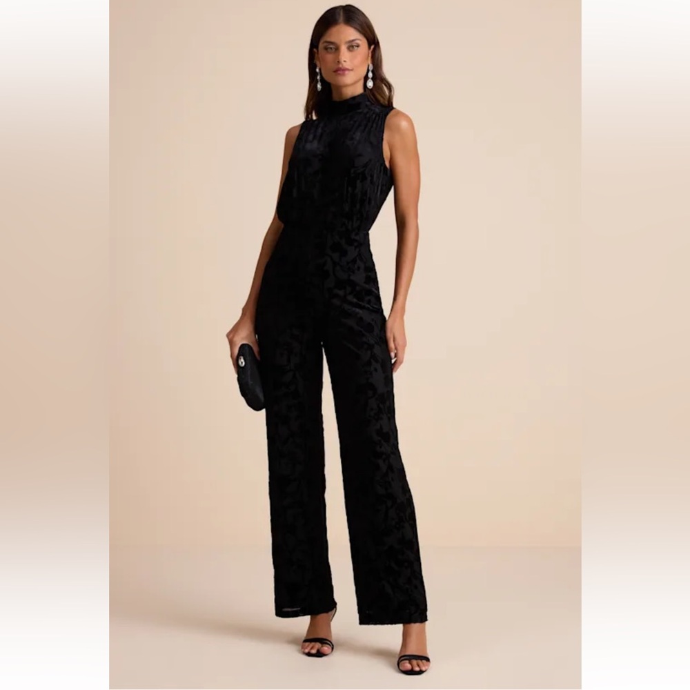 Lulu's Chic Black Velvet Jumpsuit